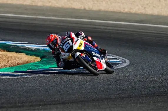 El team SeventyTwo Motorsports Artbox en lo más alto del podio en el circuito de Jerez-Ángel Nieto