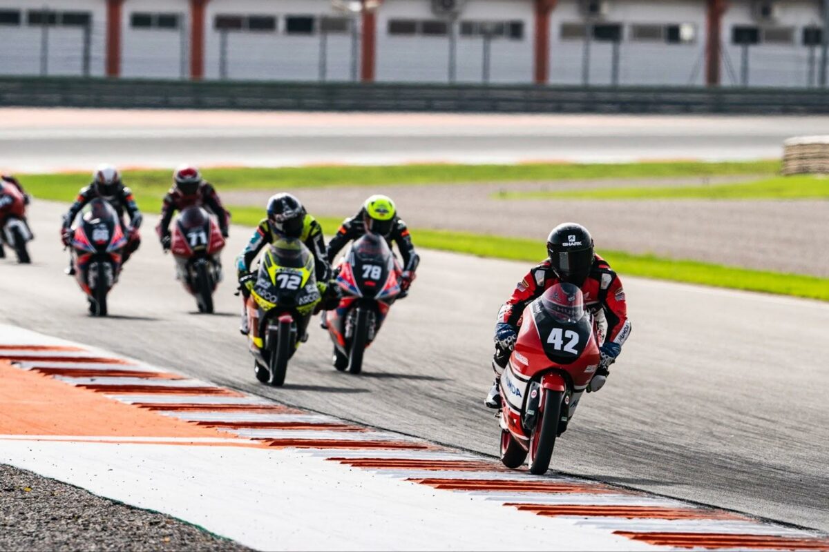Este fin de semana se ha disputado la última cita del campeonato del FIM JuniorGP en el circuito de Valencia. Lee aquí la crónica.